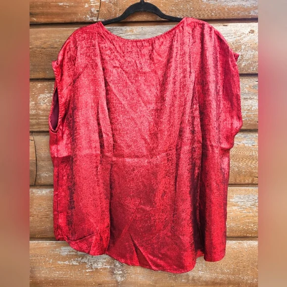 Chances R Lightweight Silky Sleeveless Flowy Metallic Red Christmas Top Blouse - Picture 5 of 7